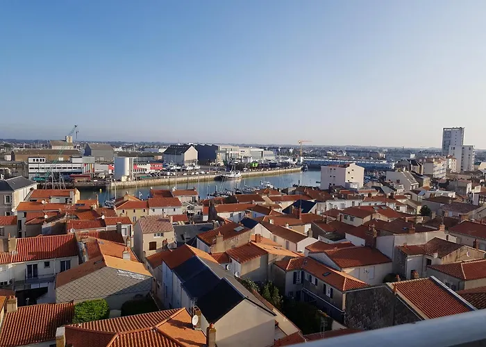 Le Miramar 1 Etoile Face * Les Sables-dʼOlonne